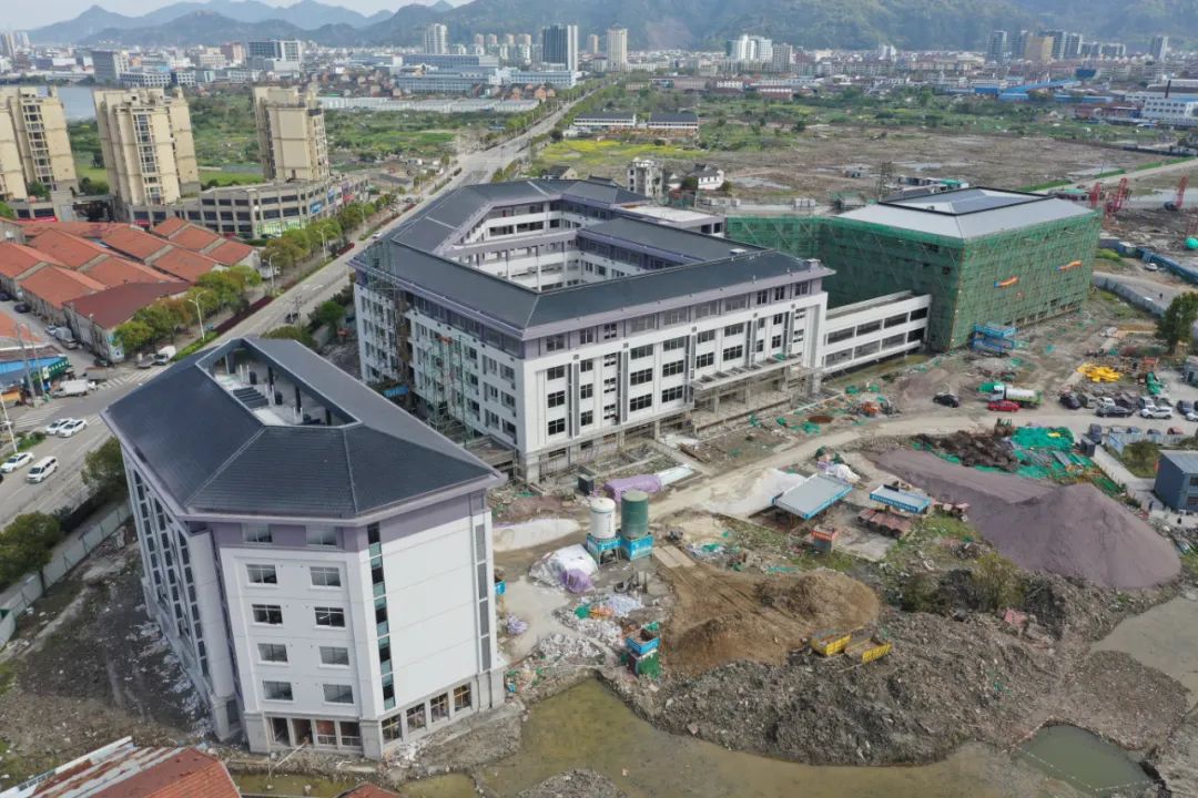 盼盼木門(mén)經(jīng)典案例——臺(tái)州黃巖東浦中學(xué)項(xiàng)目 盼盼木門(mén)經(jīng)典案例——臺(tái)州黃巖東浦中學(xué)項(xiàng)目